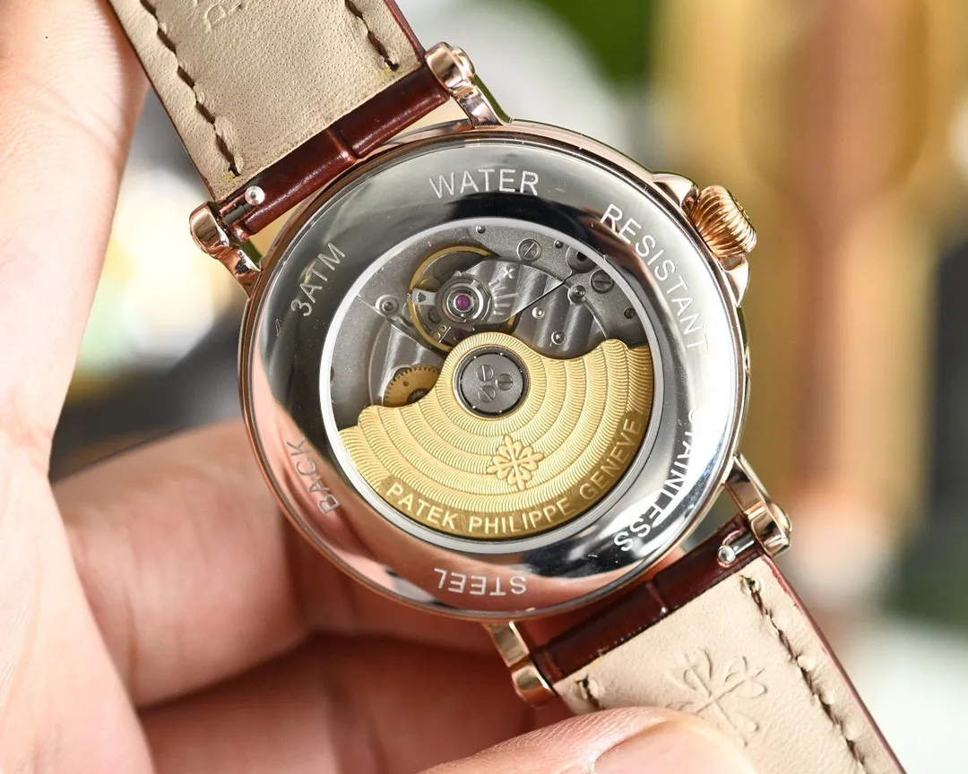 【Top Replica】💰5300! Patek Philippe's classic super complex multi-function 5159 perpetual calendar series watch is elegant! 1⃣️[Wonderful details and advantages] The size of this watch is 38mm. The reasonable size and lug design make it suitable for the public to wear. Whether you have a big wrist or a small wrist, there is no pressure to wear it. Half of it is exposed outside the cuffs when you move. For successful people and business wear, this watch will definitely give you face and confidence. Heart, the feeling of getting started is the comfortable wearing feeling and the weight of a small gold watch. You can all realize that owning it is the real winner in life. This watch is worth [applause][strong][strong][strong][666] 1. Case polishing: In order to pursue the effect of genuine warm and jade-like, PPF watchmakers polish it carefully and work slowly to produce fine work. 2. The connection mechanism between the stamped cover and the shell has a crisp feel that is comparable to the genuine product, and the stamped back cover improves the waterproof performance. 3. The scales and hands are treated with the latest precious metal plating process, and the effect is even better. 4. "Pot lid type" slightly convex sapphire watch mirror, the shape is consistent with the original product, the effect is transparent, and the time can be clearly distinguished. 5. The precious metal stamp is three-dimensional and standard, clear and vivid! 2⃣️【Leading the era of all-in-one computers】Using a customized version of Cal.324 all-in-one computer - thinner, more stable, and more like. The most important thing is that the degree of simulation has skyrocketed. 3⃣️【Strap】Classic Italian calfskin strap with clear texture and good texture. Paired with the top Patek Philippe lantern clasp on the market, it is universal and original without any pressure. Let it have more design elements of formal Patek Philippe [strong][666][666][666]! PPF. Factory is elegant and enduring, timeless classic, low-key and perfect, a gentleman in the watch! Welcome for your tasting! Each watch is delivered with a dedicated adjustment needle, in order to make the majority of watch lovers trust that this high-end product is worth owning🔥